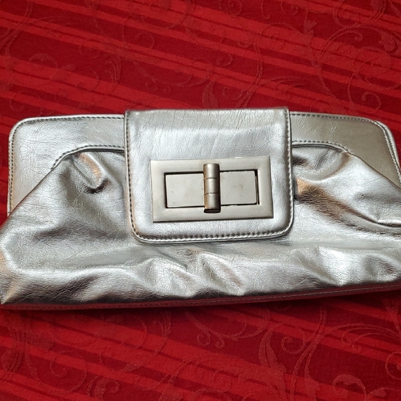 Silver Chain Clutch - Picture 3 of 6